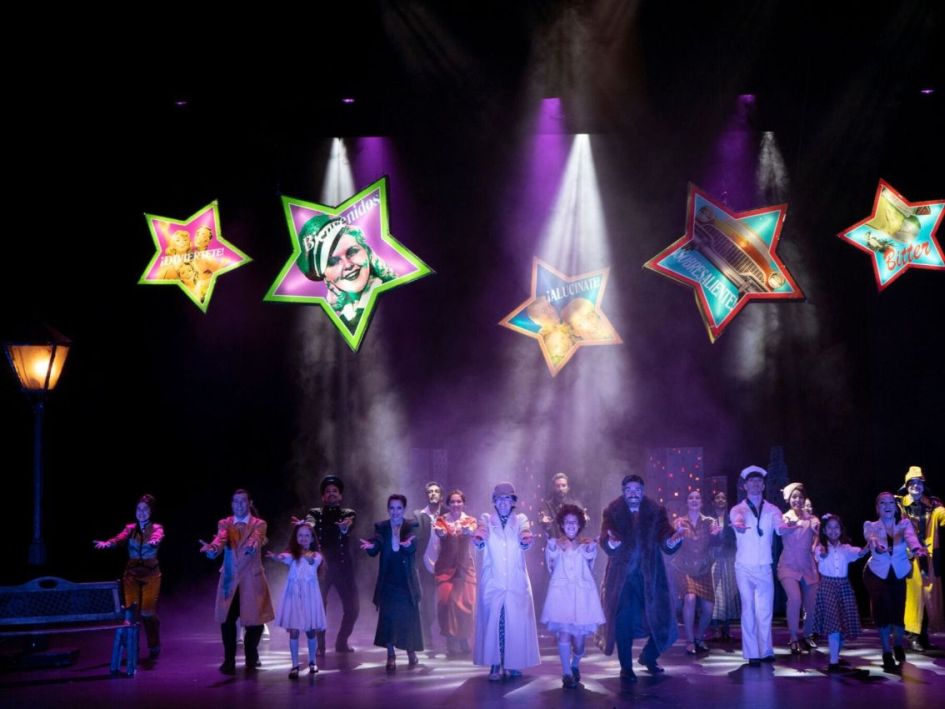 ANNIE EL MUSICAL BY BROADWAY · THEATRE PROPERTIES